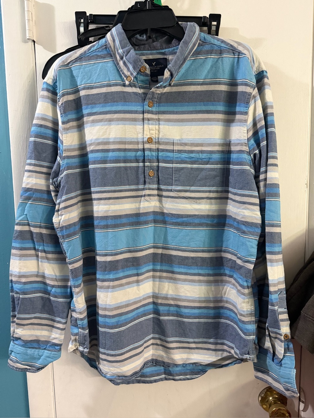 American Eagle Large Shirt